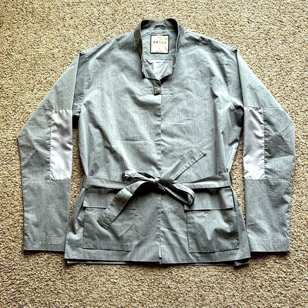ORTTU Men’s Gray Hong Kong Belted Tech Light Technical Jacket Mandarin Collar